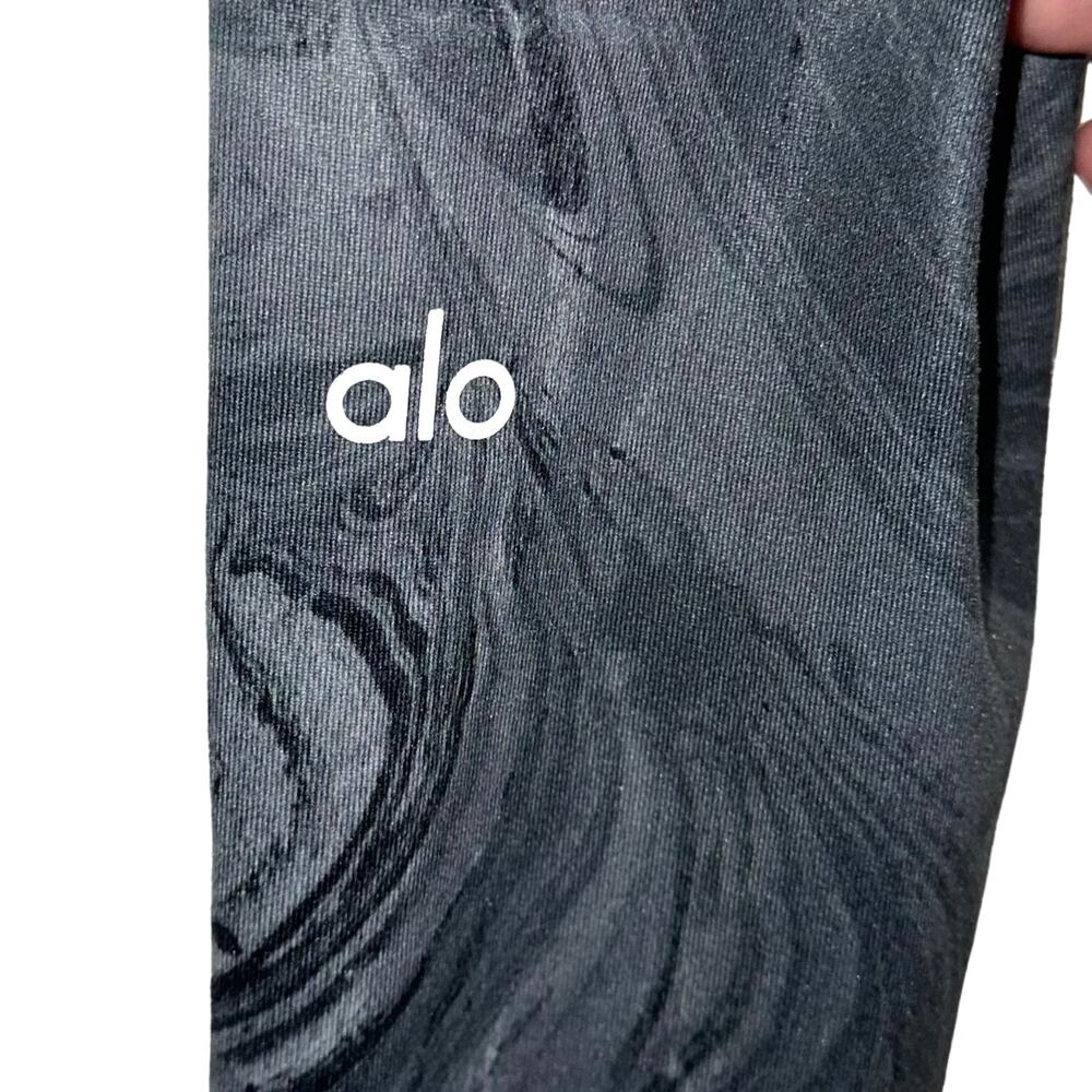 SOLD 💕Alo Yoga Women’s Airbrush Legging in Black Marble Size Small - Picture 5 of 15